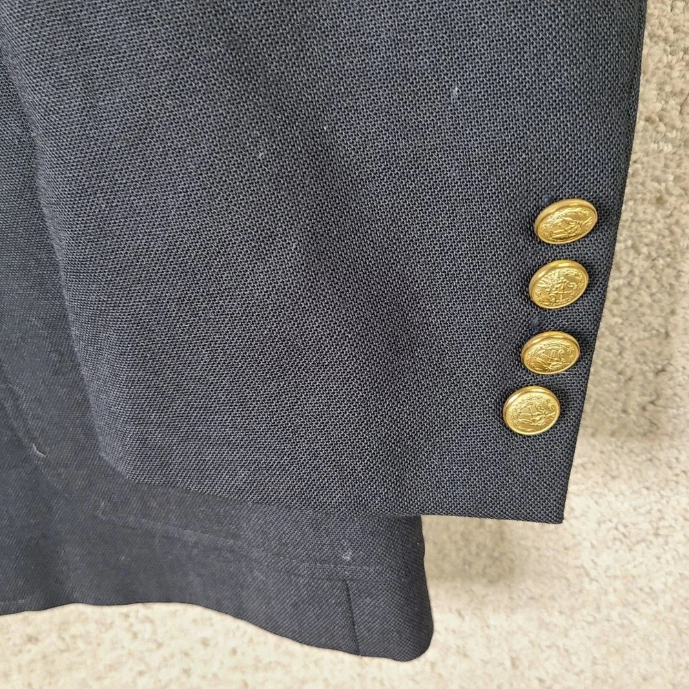 LaCrosse loose button